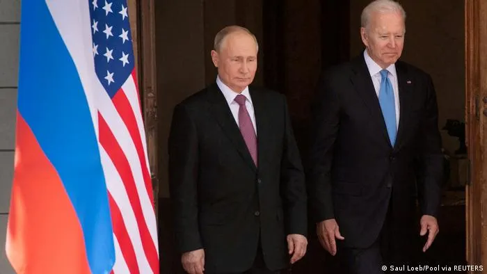 Biden afirma que Putin está en una "posición increíblemente difícil" en Ucrania