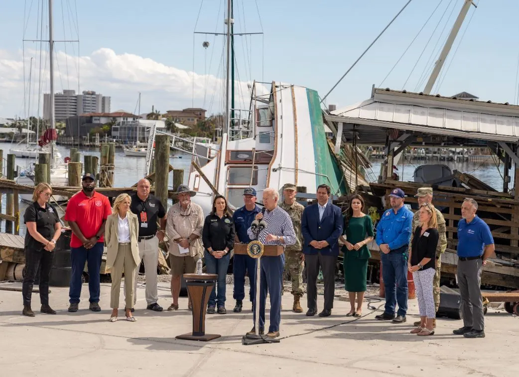 Biden y DeSantis dejan de lado sus diferencias para reparar los daños causados por Ian