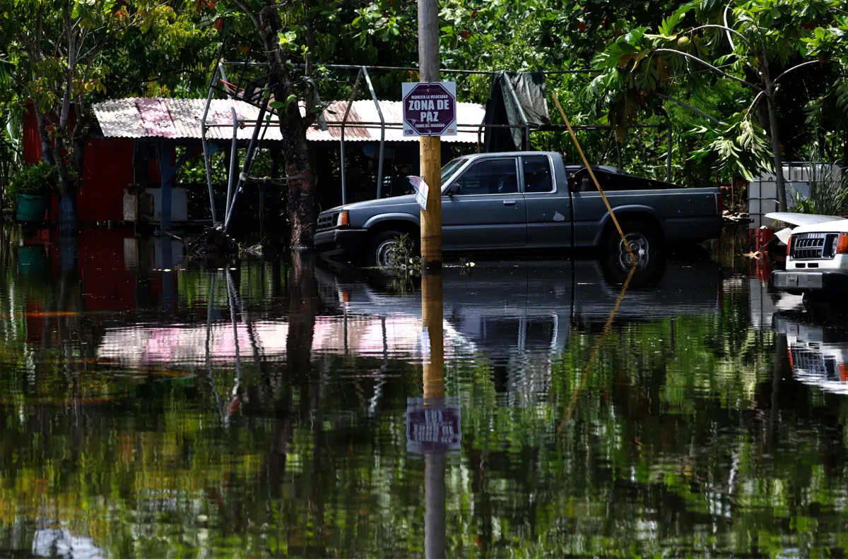 Cerca de 109 mil personas siguen sin luz en Puerto Rico tras el paso de Fiona