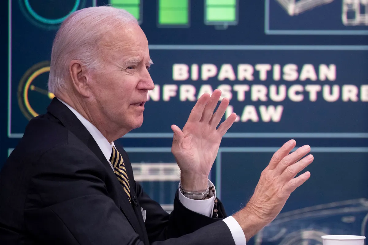 Renuncia Liz Truss y Biden reitera su compromiso con el Reino Unido