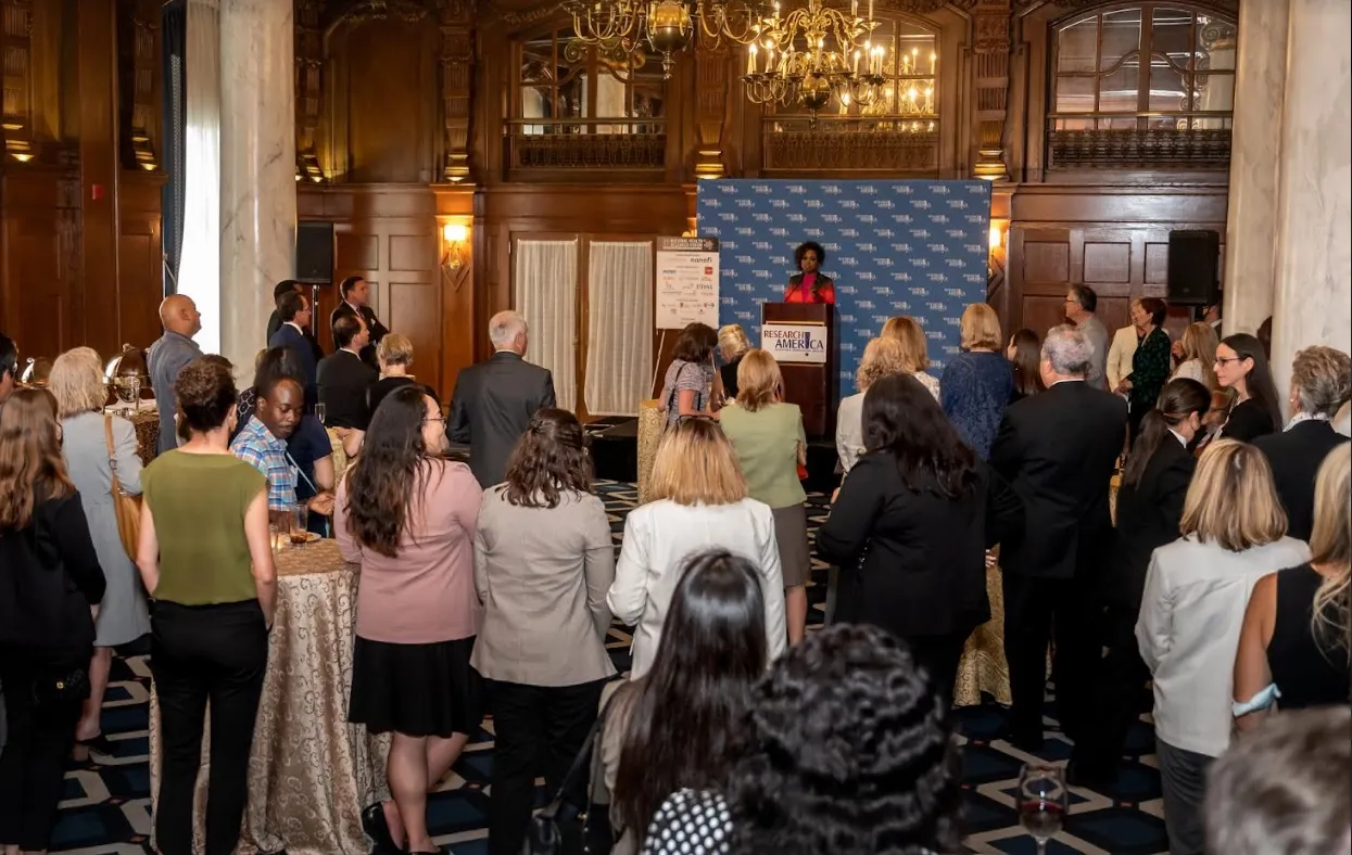 La lucha contra el cáncer de hígado empieza con la información