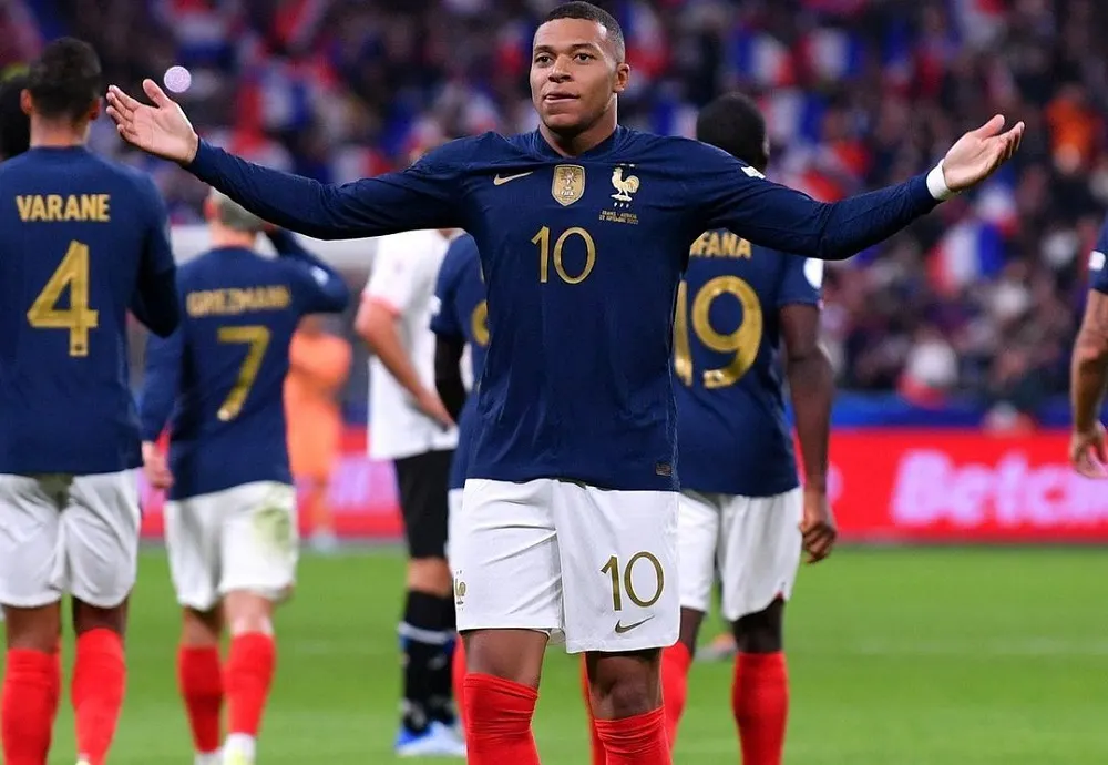 Mbappé supera a Messi como el futbolista mejor pagado