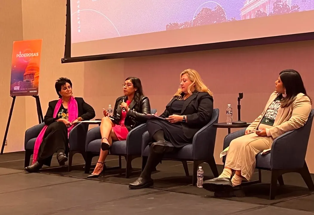 Poder Latinx motivan a jóvenes latinas a envolverse en la política de EEUU
