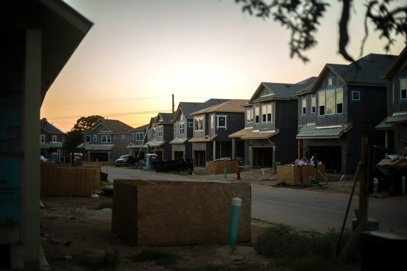 Aprende cómo evitar ser estafado al momento de alquilar una vivienda