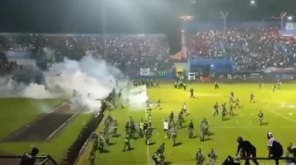 Tragedia en el fútbol argentino: muere un fanático tras disturbios