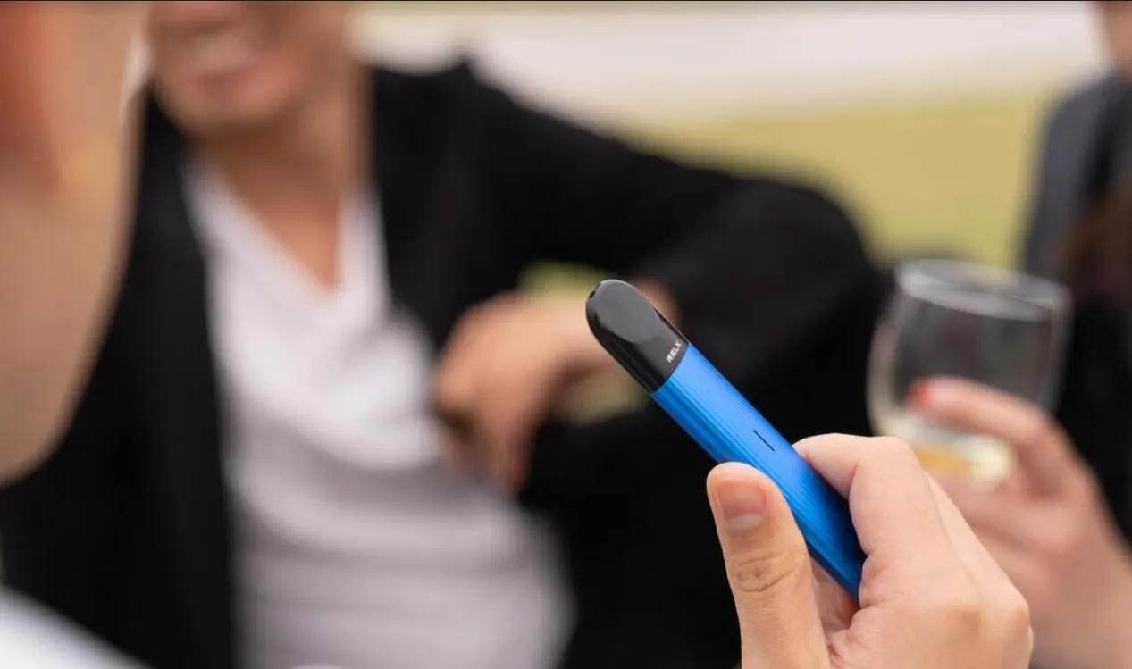 Qué sabemos sobre los cigarrillos electrónicos que se han puesto de moda entre jóvenes y adolescentes y sus posibles riesgos