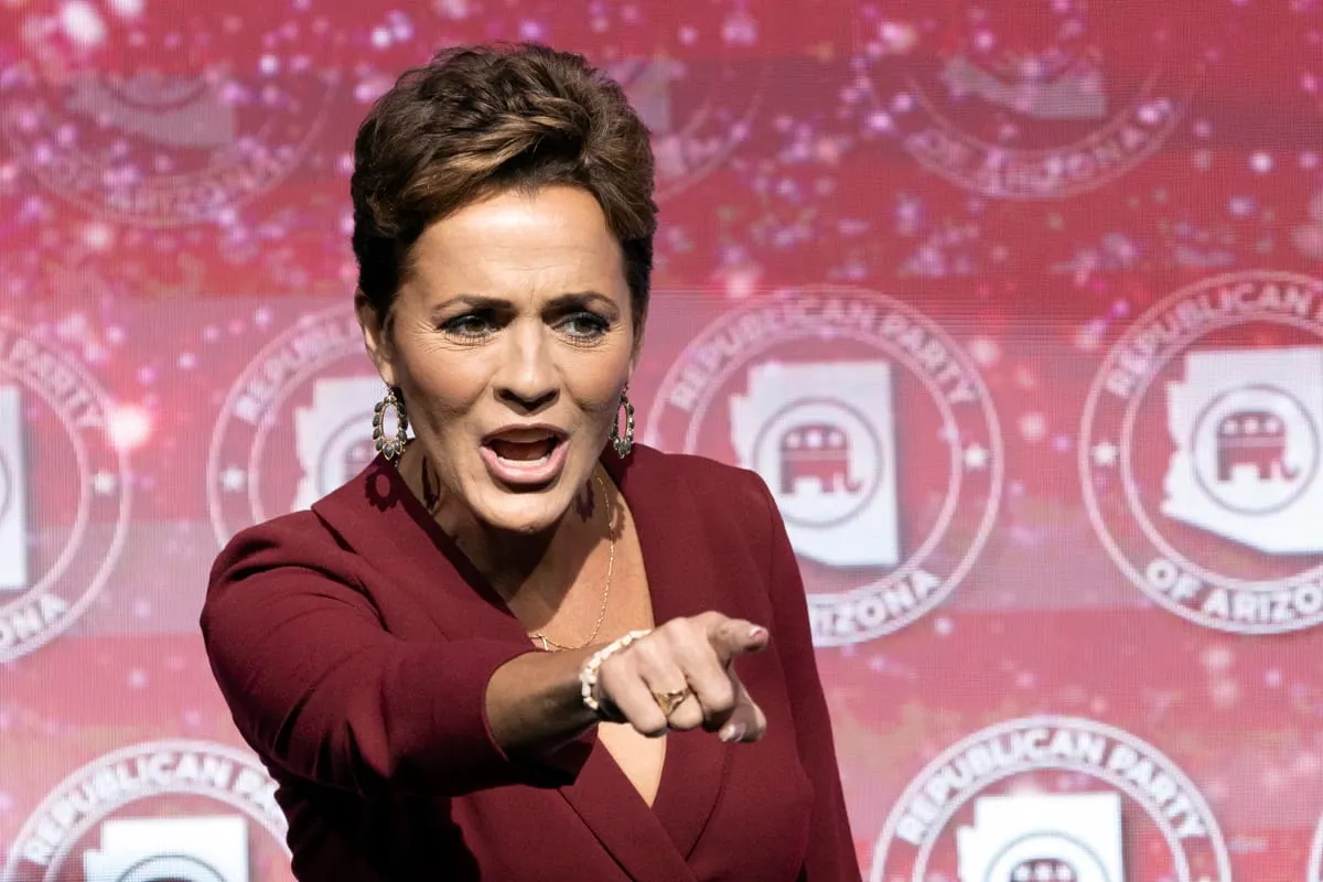 ¿Qué está pasando con Kari Lake y por qué Donald Trump apoya la denuncia de que hubo fraude?