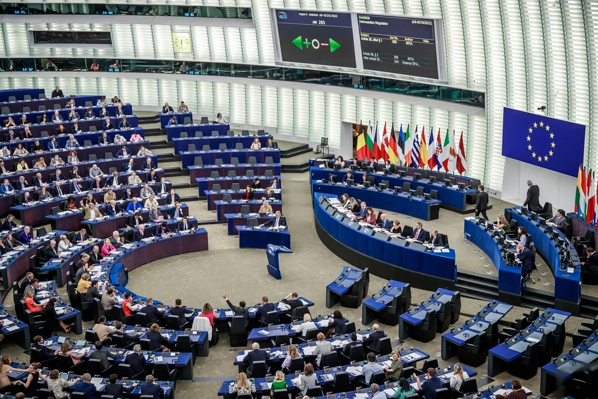 Parlamento Europeo: “La FIFA daña gravemente al fútbol mundial”