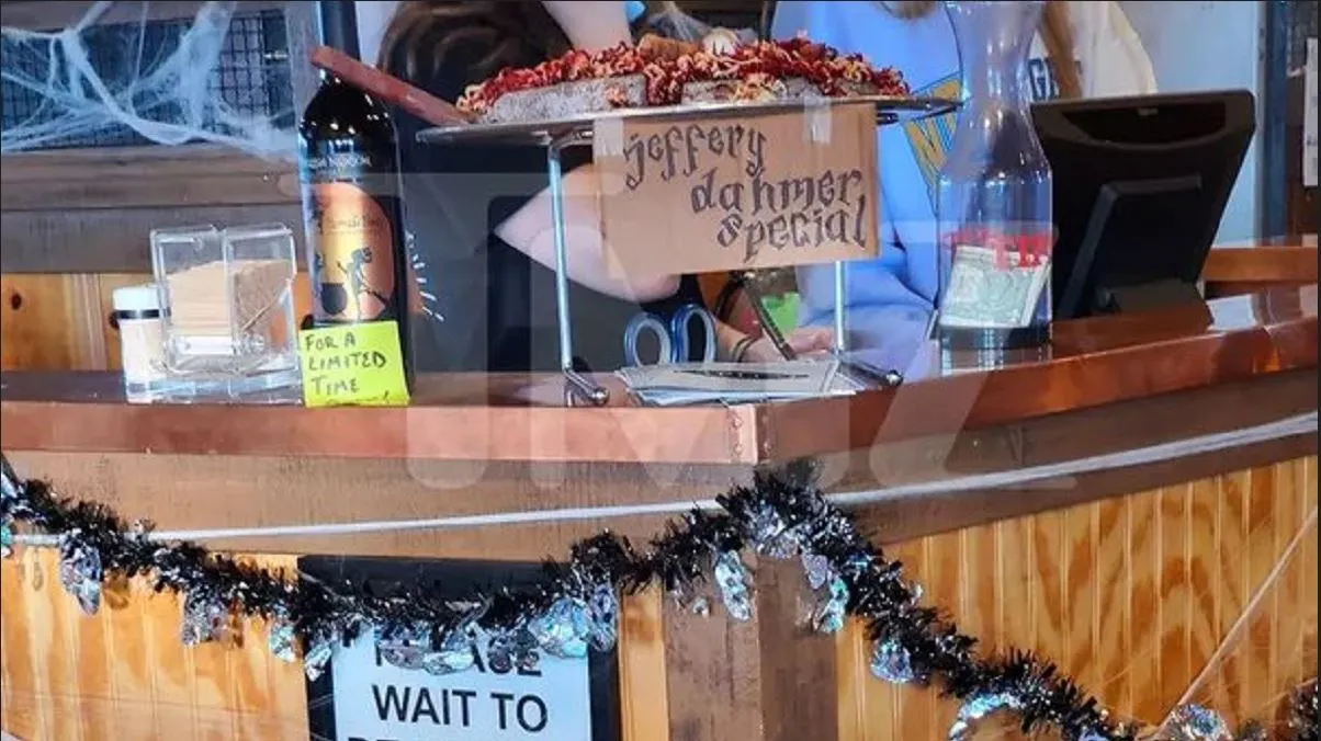 Restaurante en Texas decoró una pizza alusiva a Jeffrey Dahmer