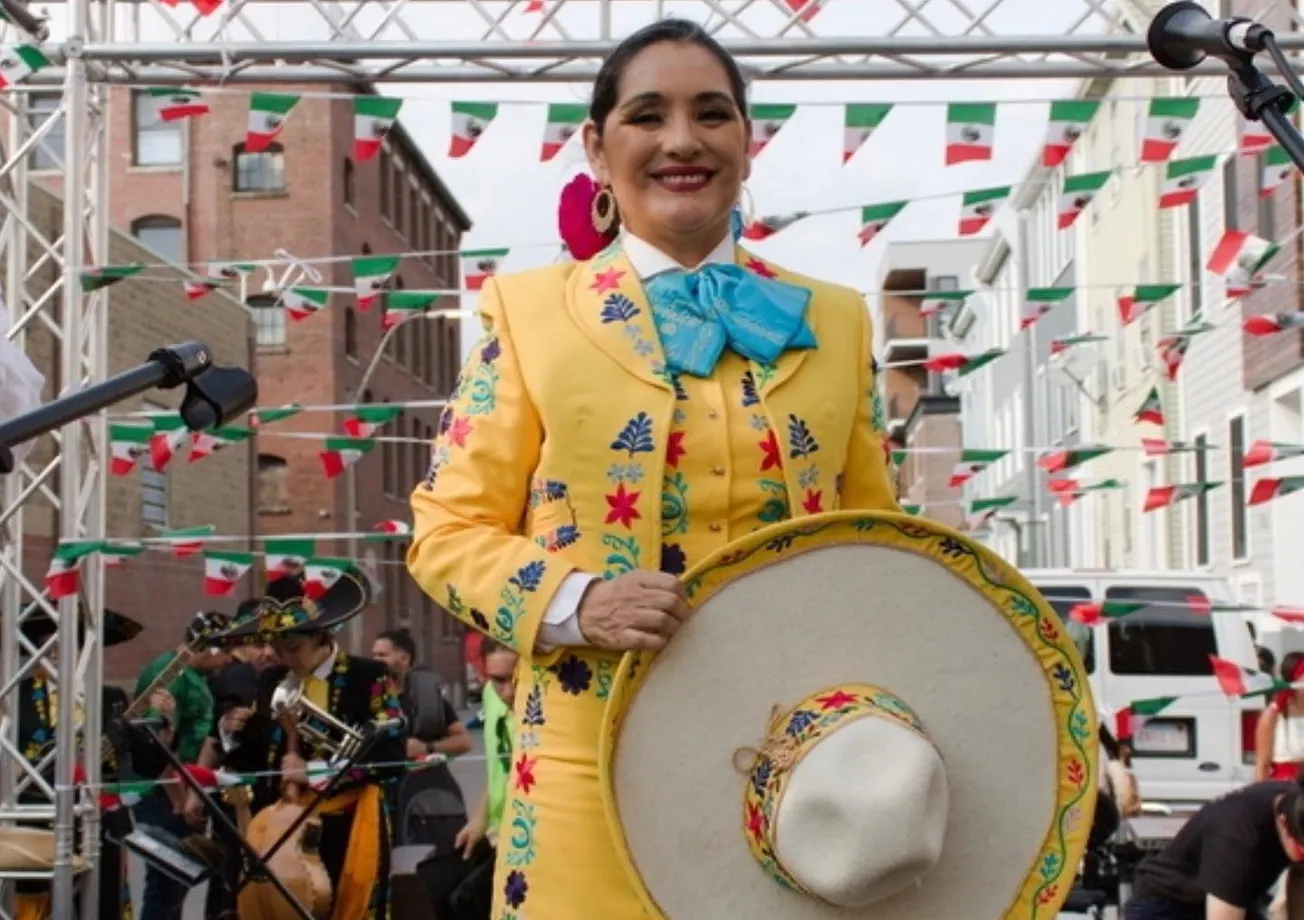Cultura y arte para honrar las raíces latinas, la propuesta de Verónica Robles para los hispanos