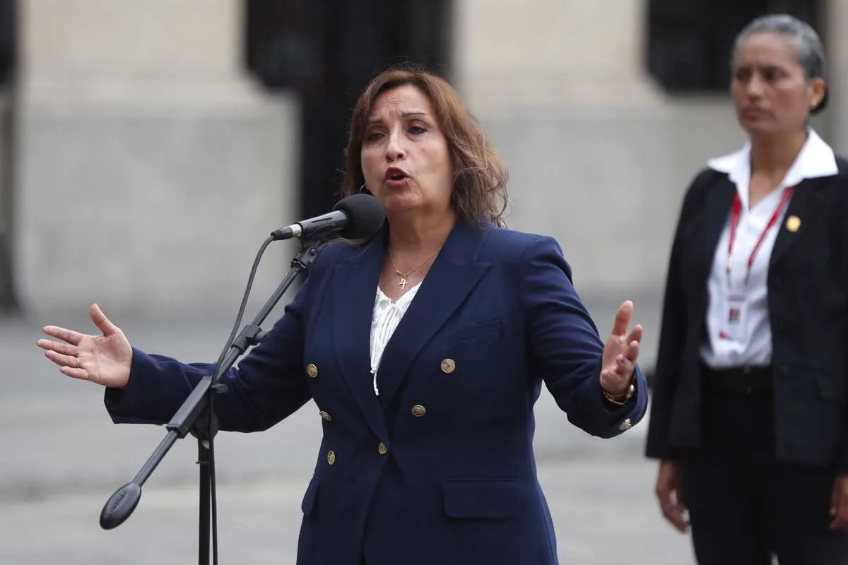 Nueva presidenta de Perú pide tregua política para finalizar mandato de Castillo