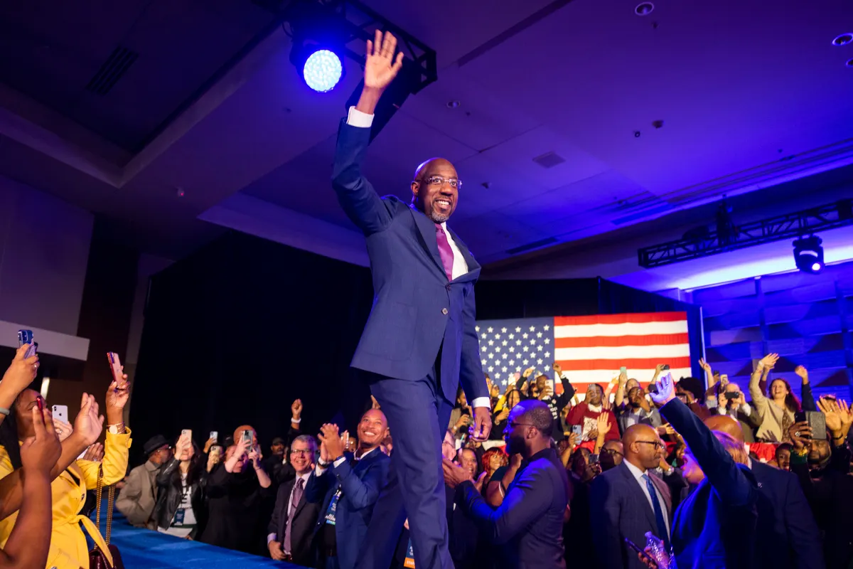 Raphael Warnock gana en Georgia y los demócratas se afianzan en el Senado
