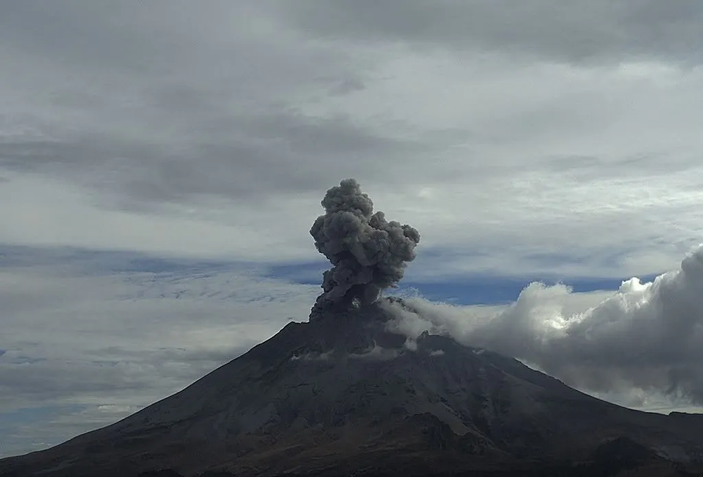 Volcán Popocatépetl en actividad este 1 de diciembre