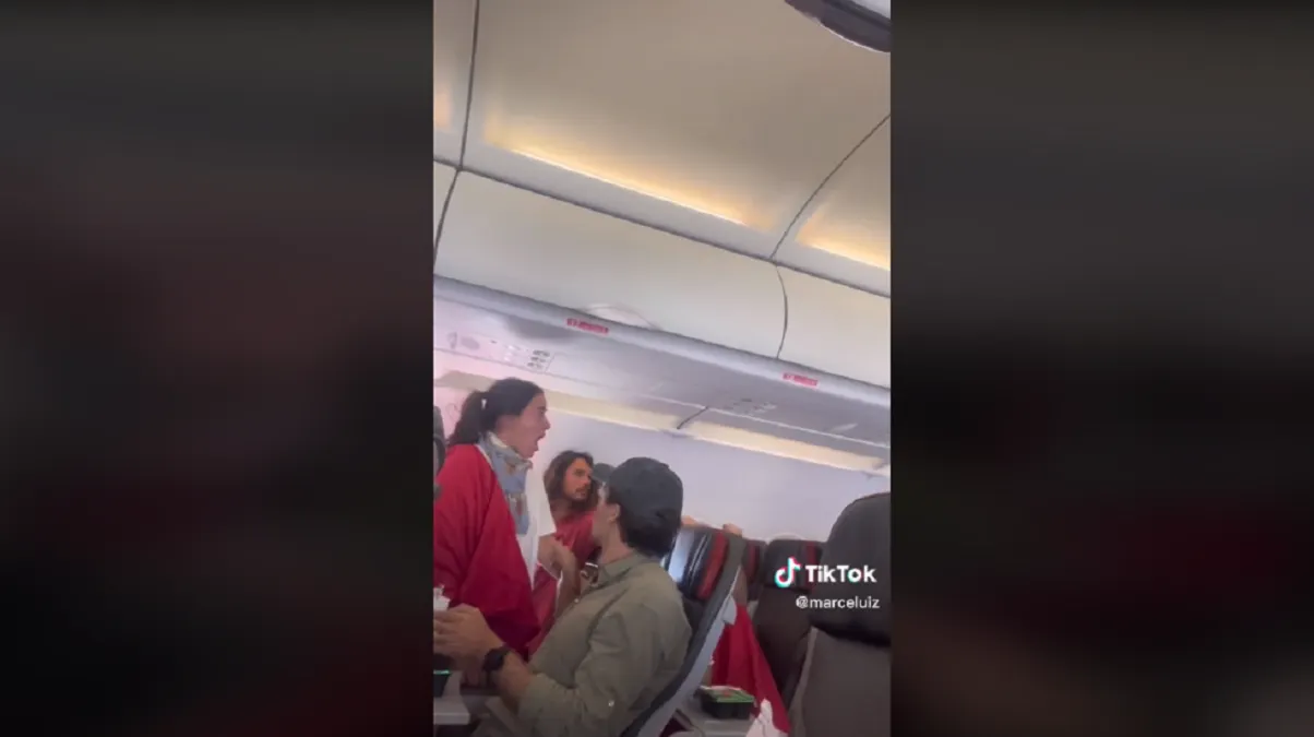 Así reaccionaron los pasajeros de un vuelo al triunfo de Argentina (video)