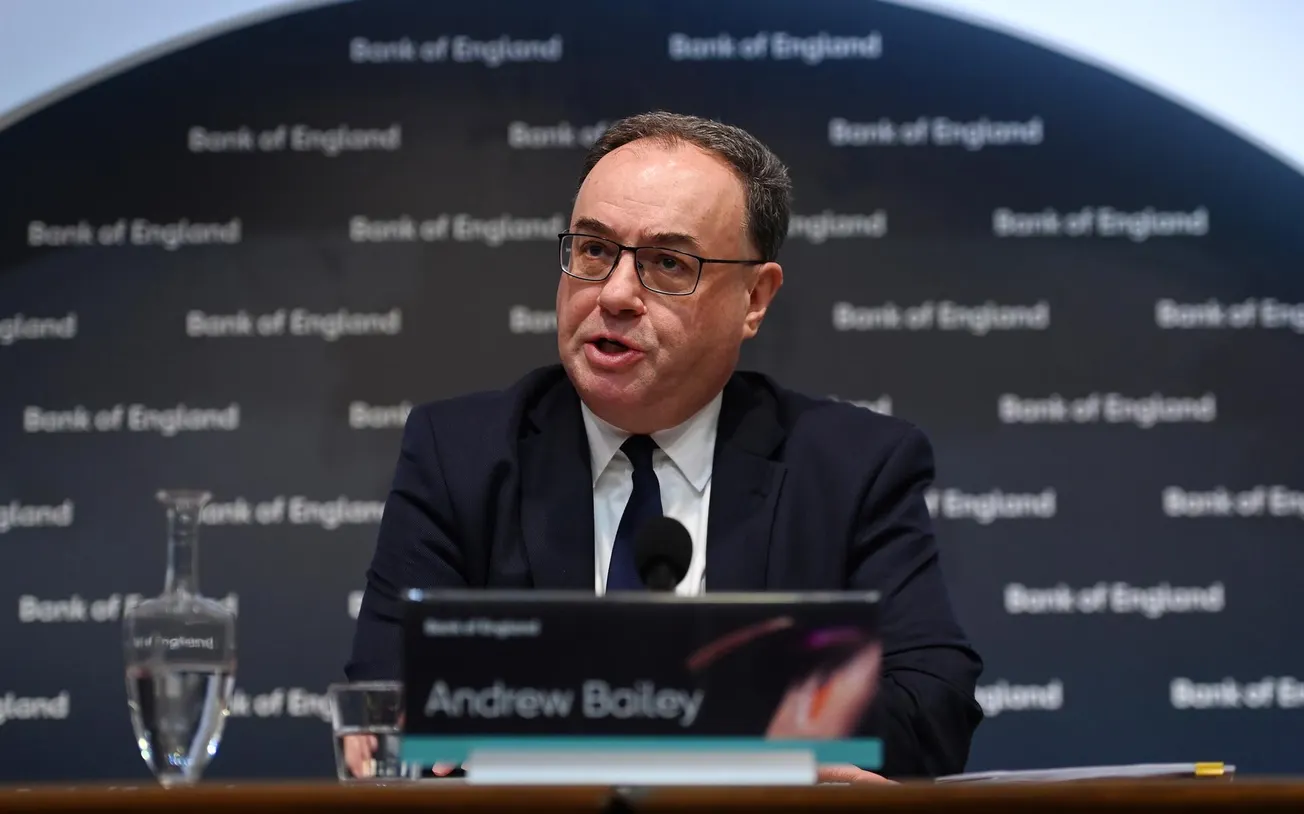 Rey Carlos III en los billetes de 5, 10, 20 y 50 libras