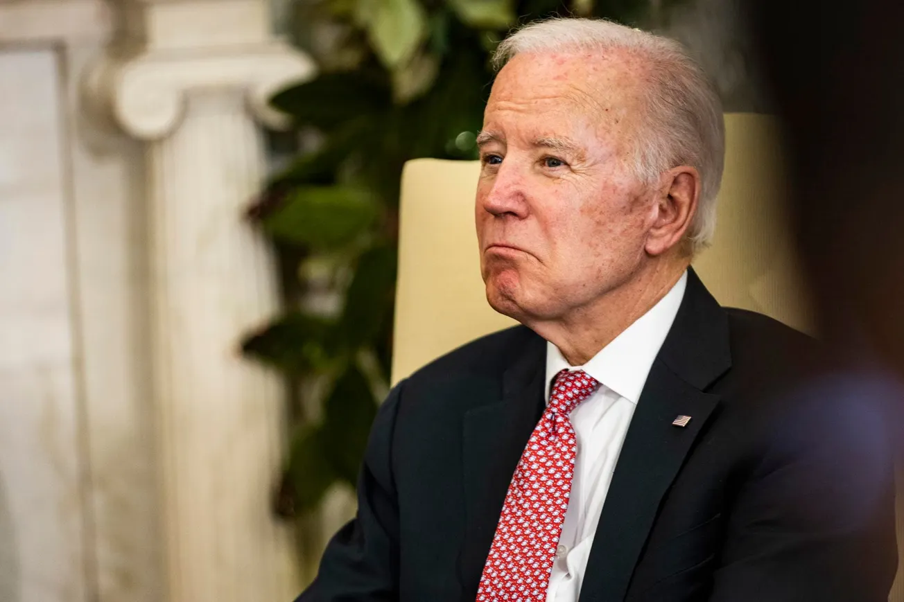 Biden anuncia plan para reducir la crisis de personas sin hogar en los próximos dos años