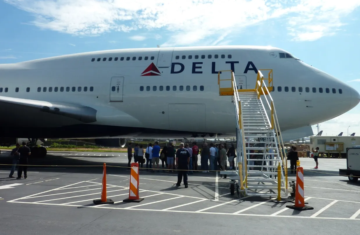 Delta logra acuerdo con sus pilotos. Ahora les pagará 30% más