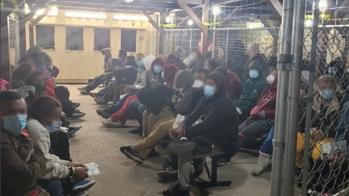 Refugios llenos y decenas de caravanas de migrantes: el preámbulo a la visita de Mayorkas a El Paso