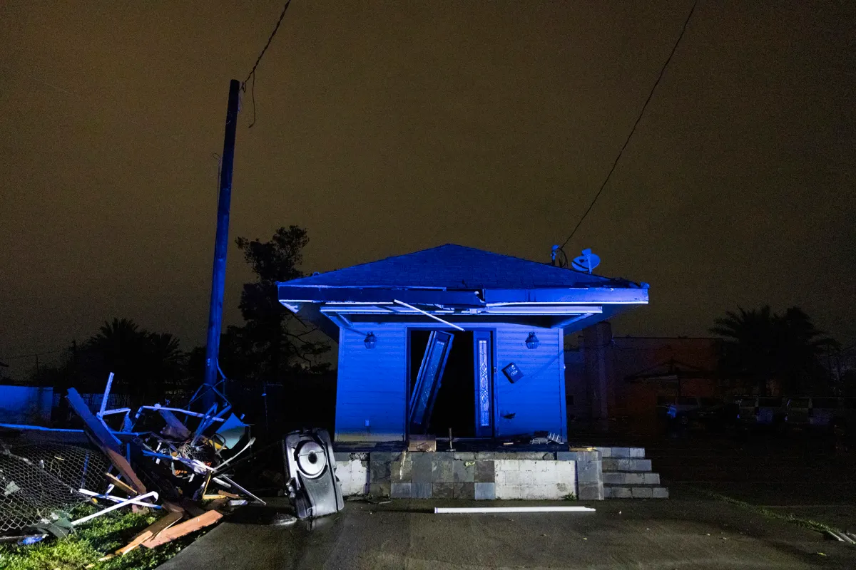 Un tornado dejó tres muertos en Luisiana y el clima peligroso podría durar hasta la noche del viernes
