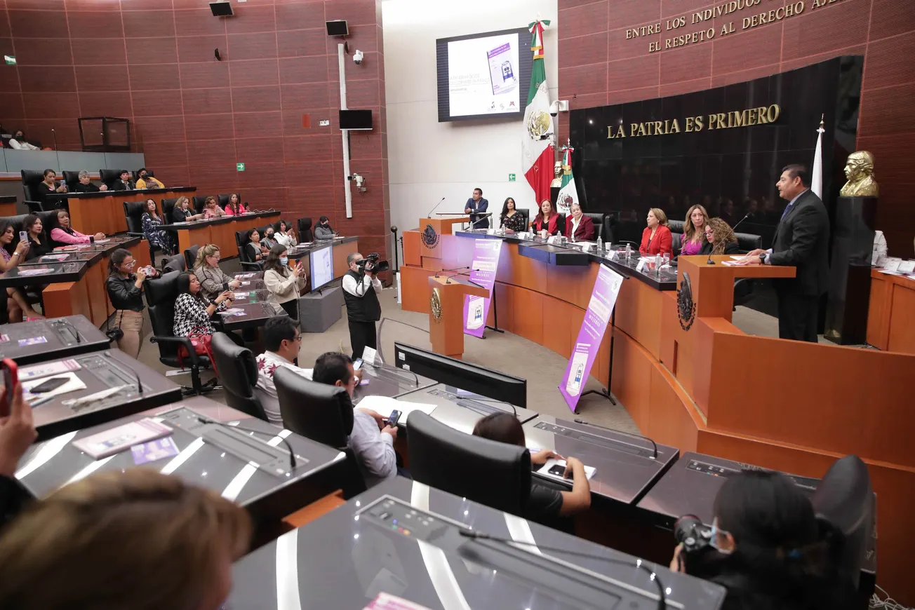 Senado de México aprueba seguridad social a matrimonios LGBT