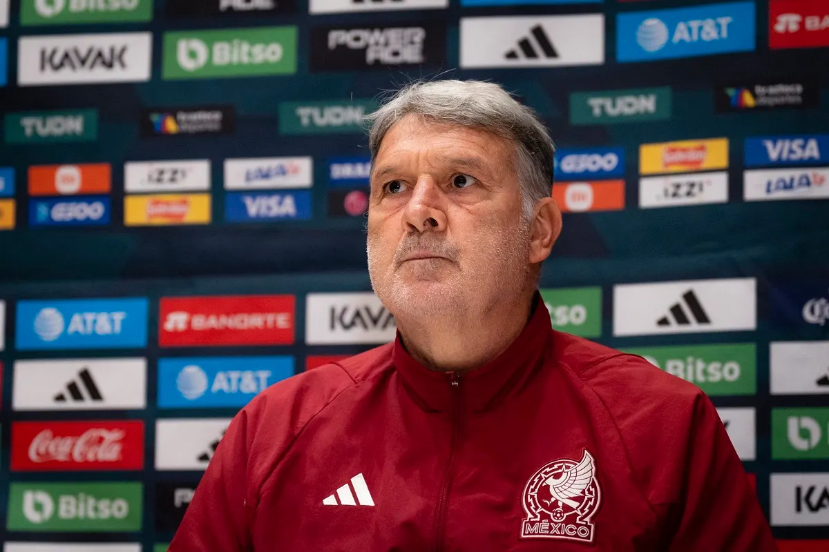 Tata Martino llegó a México entre insultos y abucheos