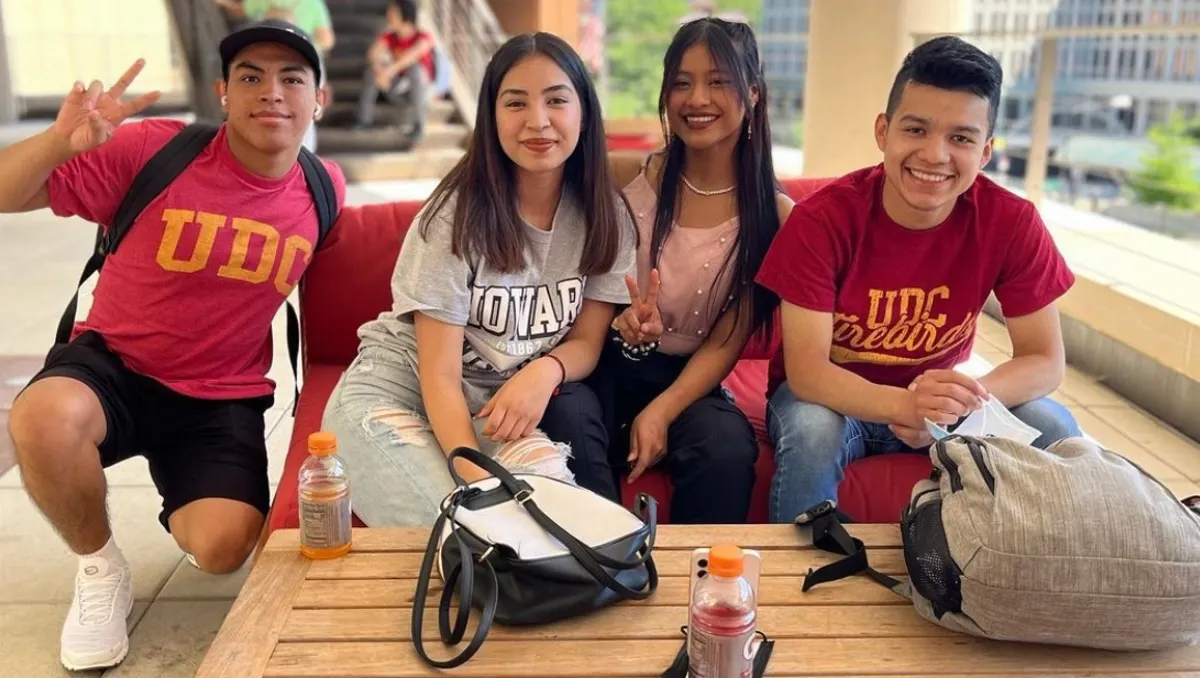 El 94% de los alumnos en The Next Step Public Charter School es de origen hispano