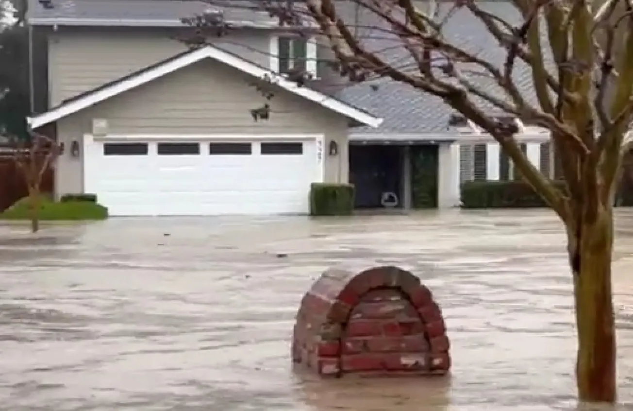 Inundación repentina causó alerta y apagones en centro y norte de California