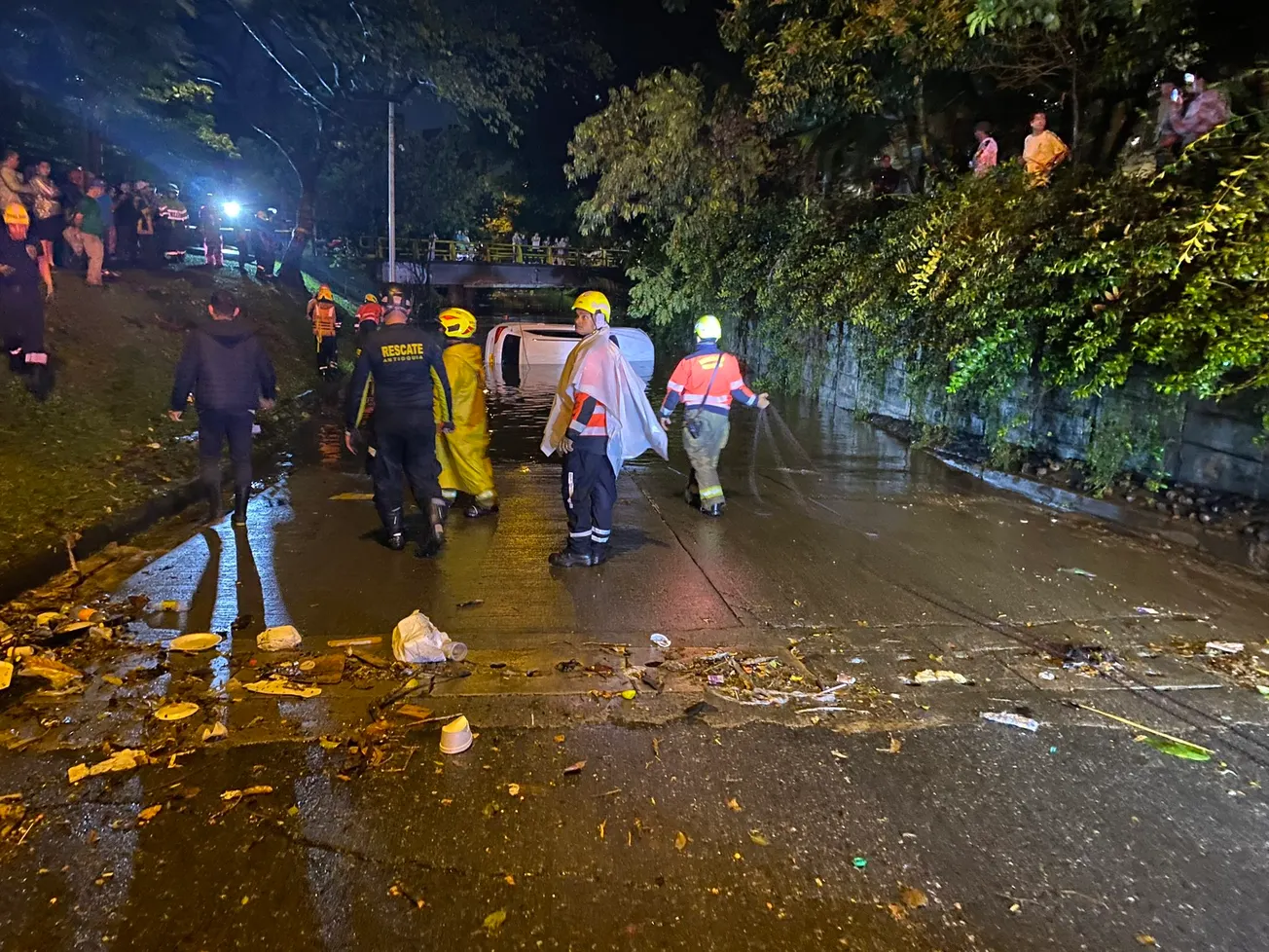 Lluvias en Colombia dejan dos muertos que quedaron atrapados