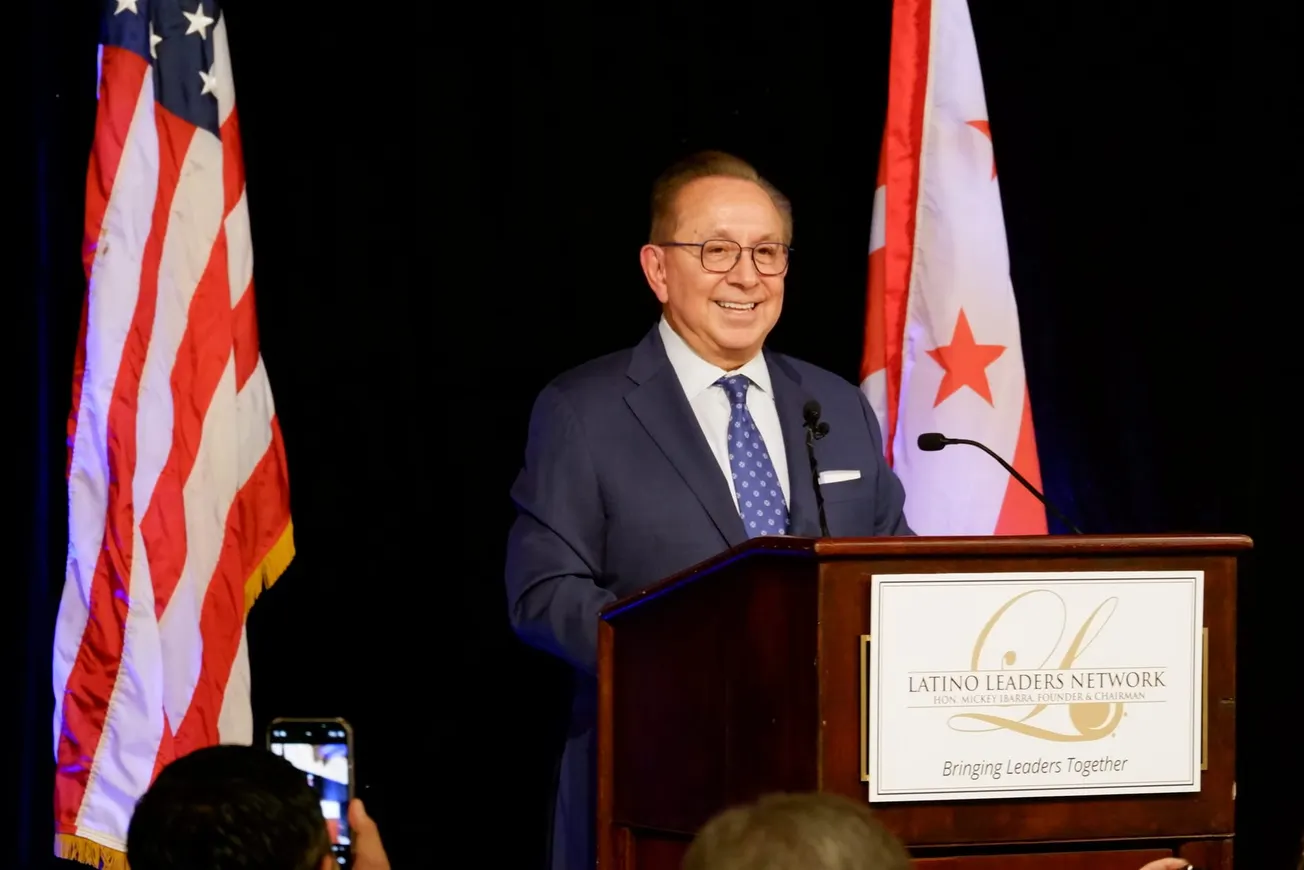 Latino Leaders Network entrega reconocimiento a alcalde de San Diego, California