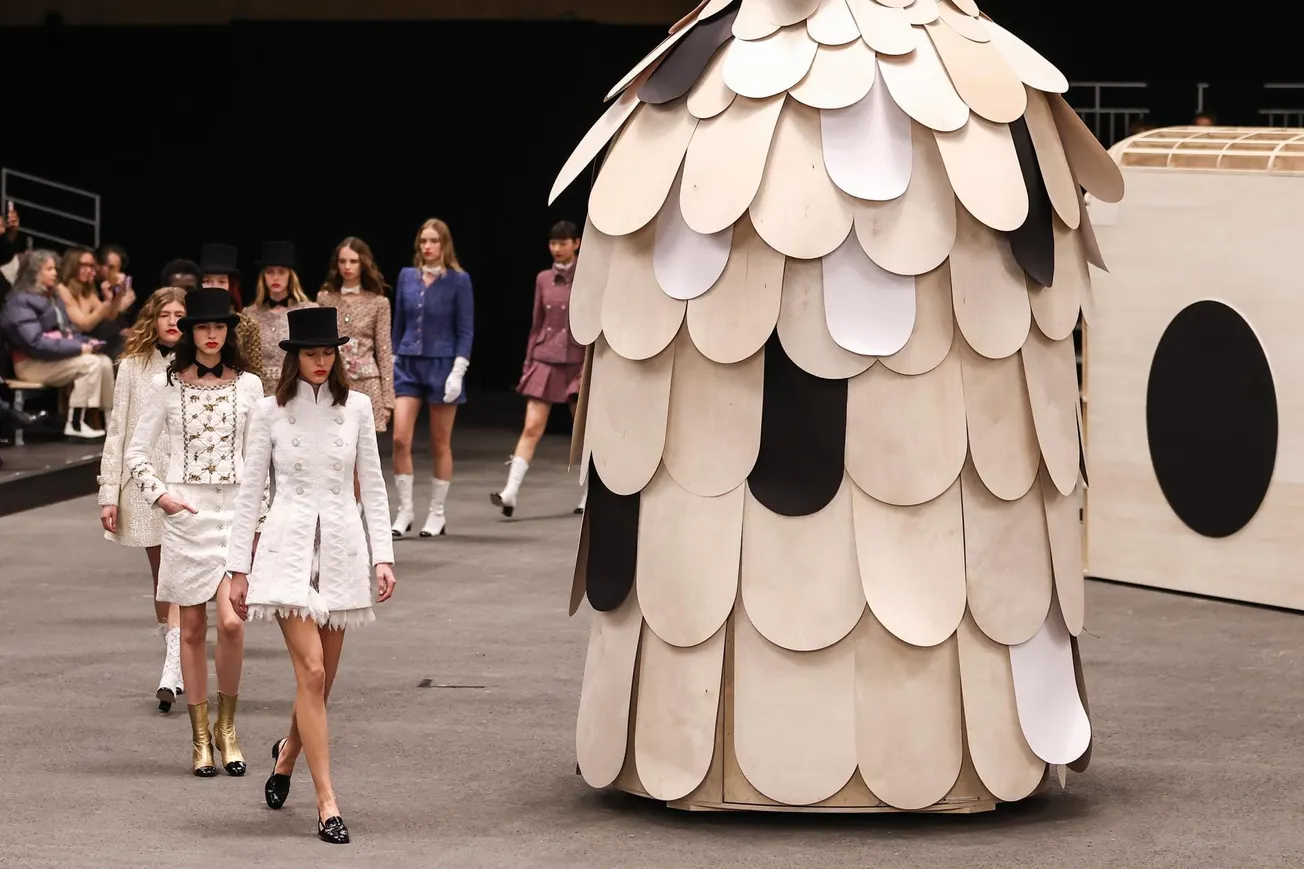 Lujos y controversia: así fue el primer día de la Semana de la Moda de París