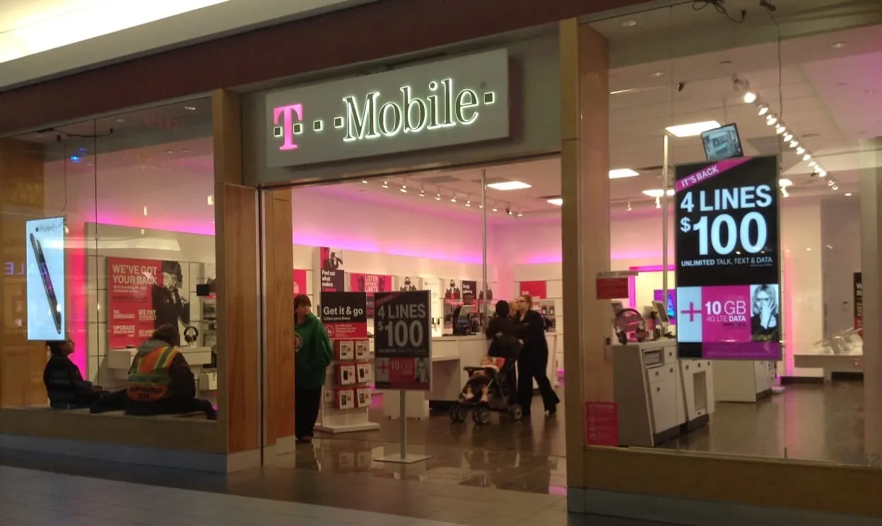 Hacker robó datos de 37 millones de clientes de T-Mobile