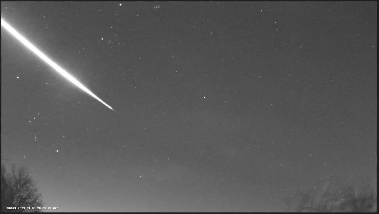 Un meteoro en llamas atravesó el cielo nocturno de Reino Unido