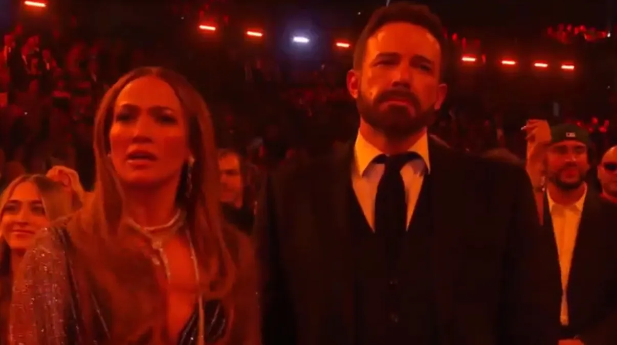 Los memes de Ben Affleck aburrido en los Grammy 2023