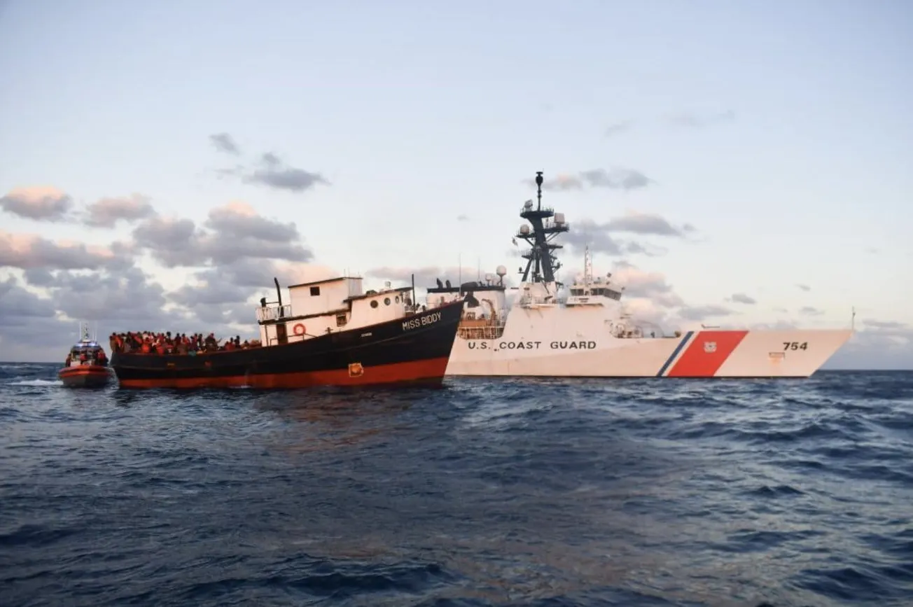 La Guardia Costera interceptó un barco con más de 300 migrantes haitianos