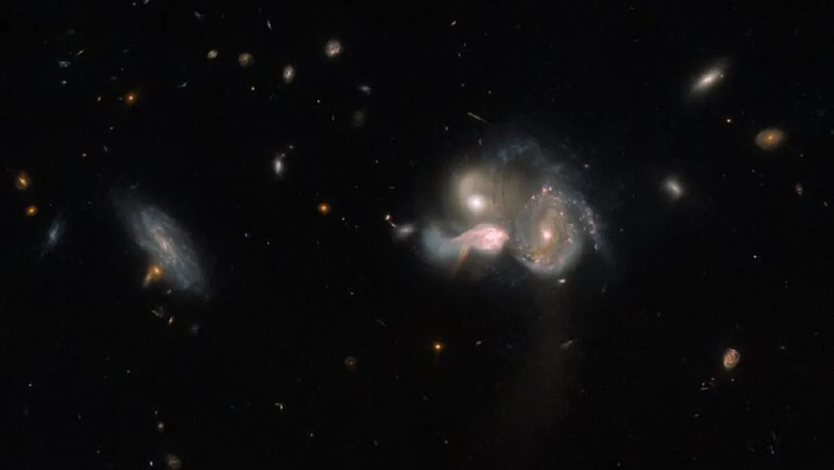 Telescopio Hubble capta la fusión de tres galaxias