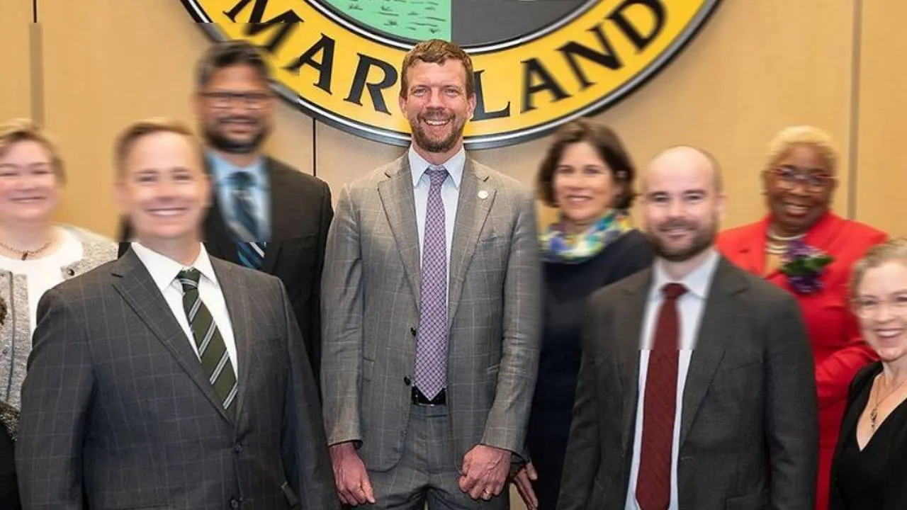 Detienen a alcalde de Maryland acusado de posesión de pornografía infantil