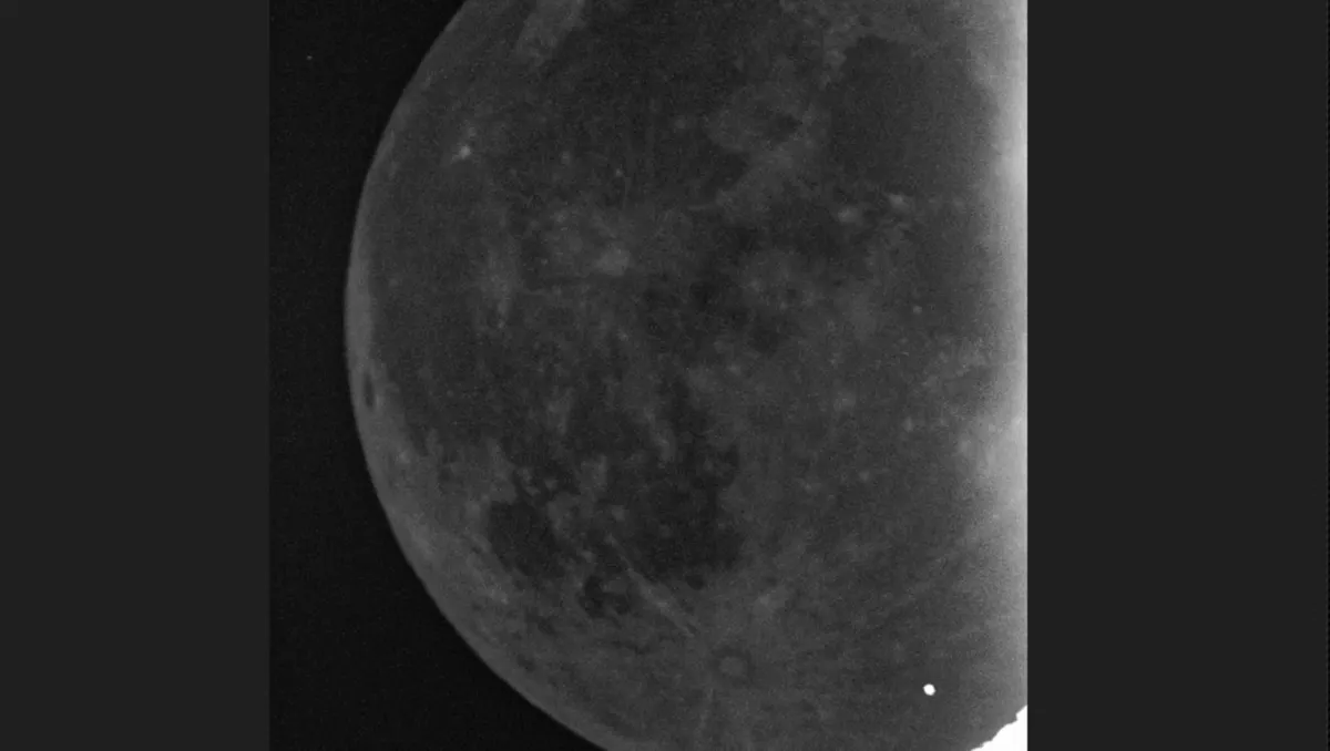 Capturan en video el momento en que un meteorito impacta contra la Luna