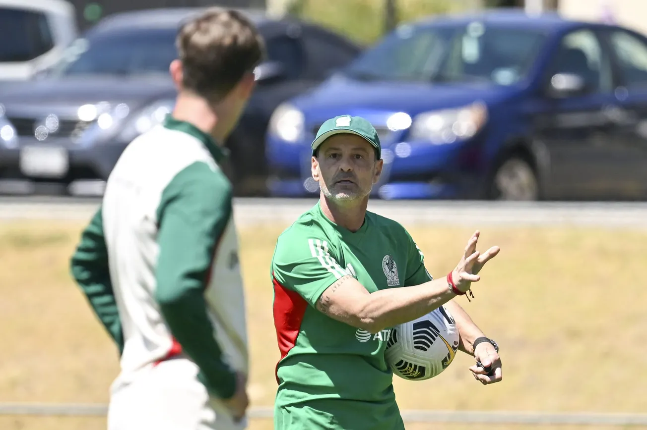 Diego Cocca en entrenamiento de la Selección Mexicana de Futbol