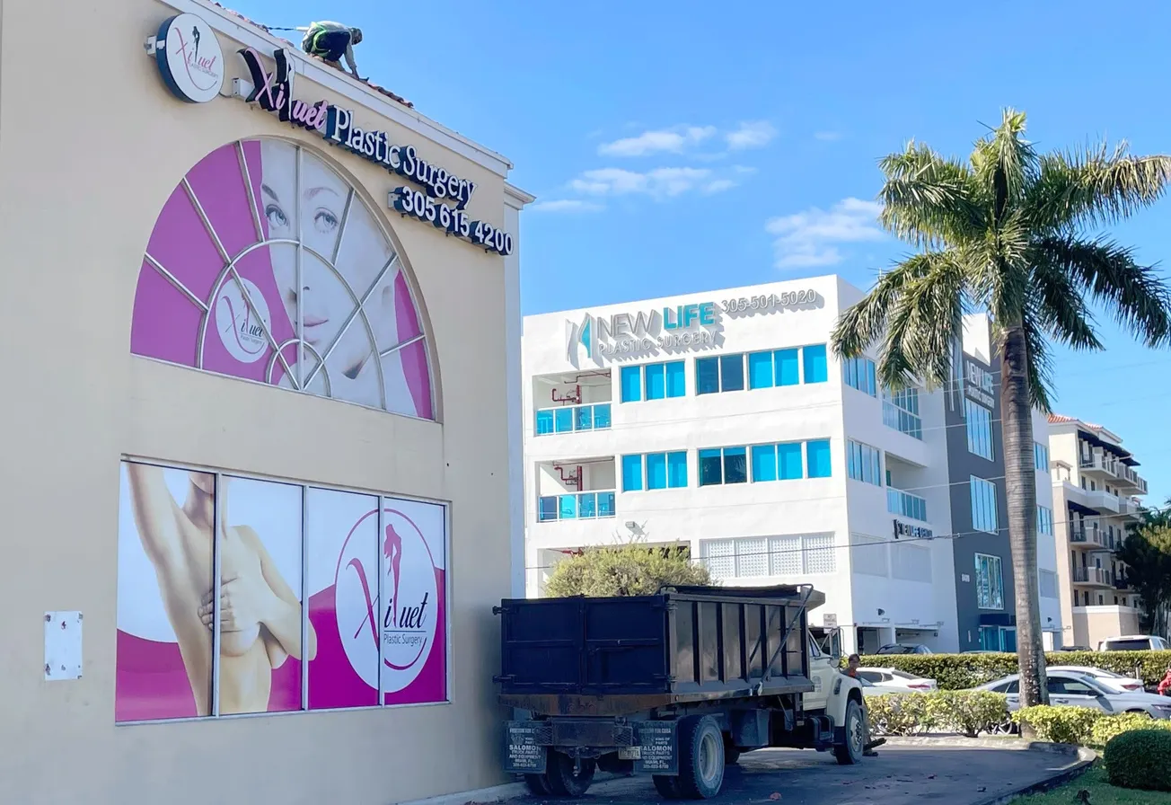 Reguladores se preocupan por el auge del levantamiento de glúteos en Florida