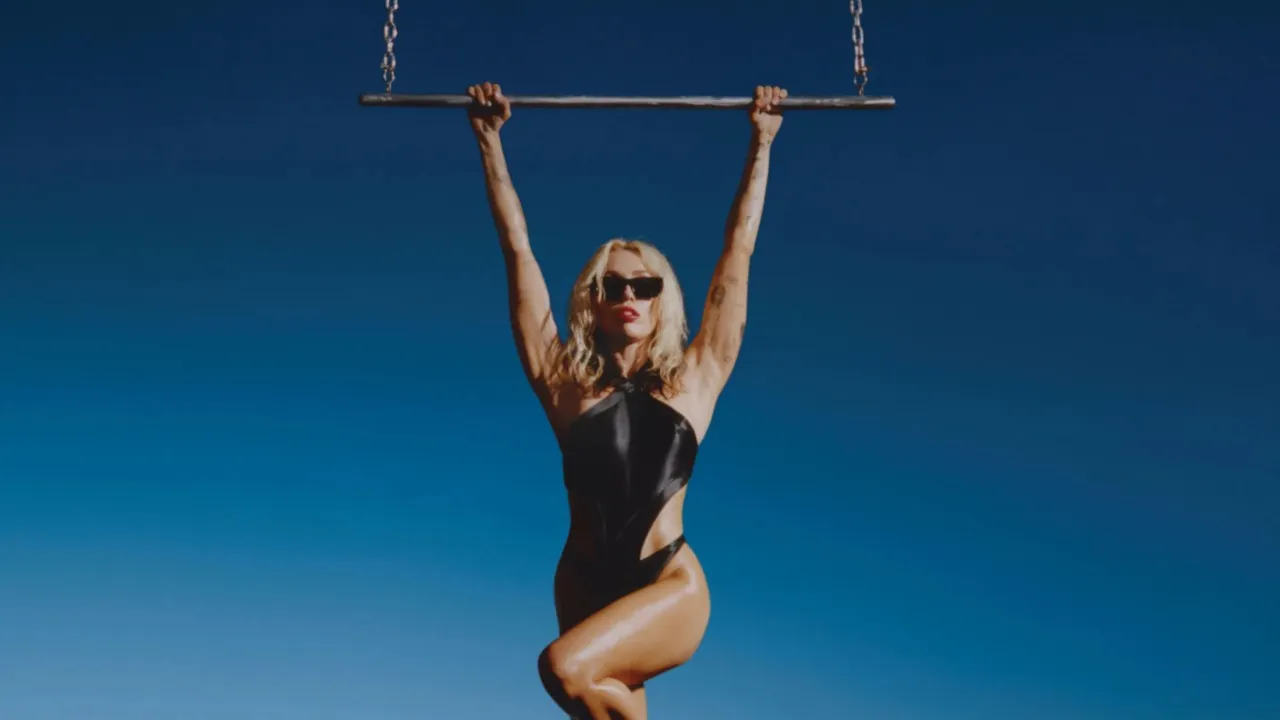 Miley Cyrus Endless Summer Vacation