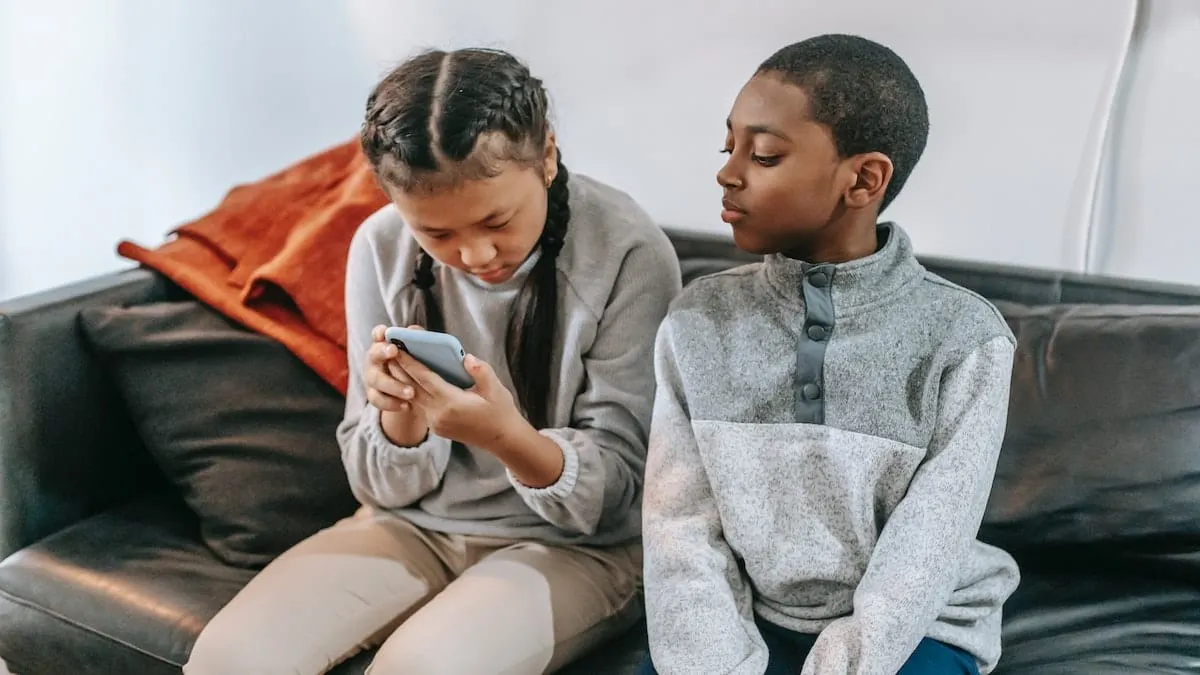 Desde los nueve años los niños están expuestos a la pornografía, descubrió un estudio británico