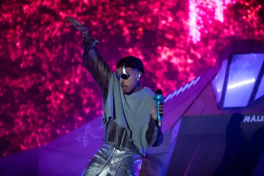 Llegando a Saturno: miles de latinos disfrutaron de RAUW Alejandro en concierto