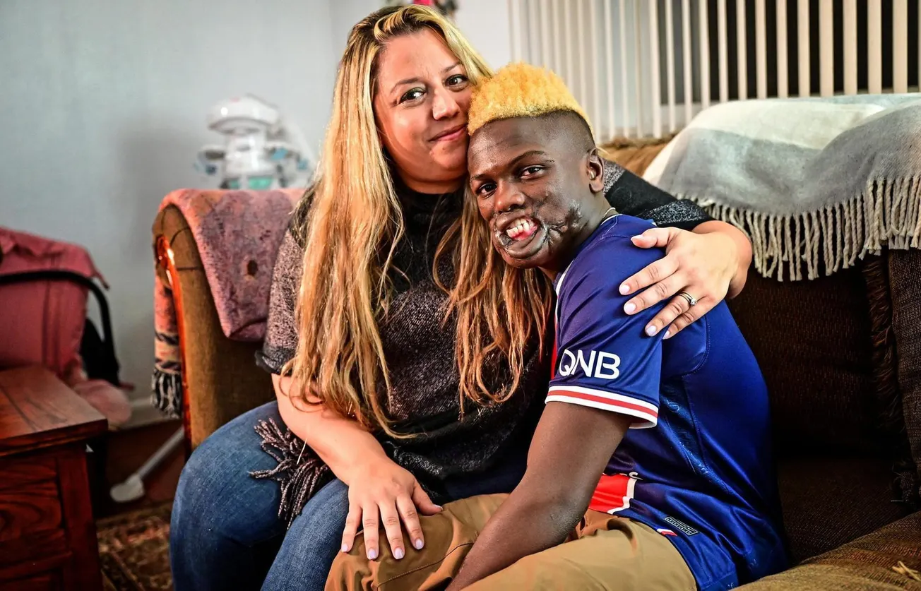 Conoce la historia de Dunia Sibomana, el insólito campeón de lucha americano