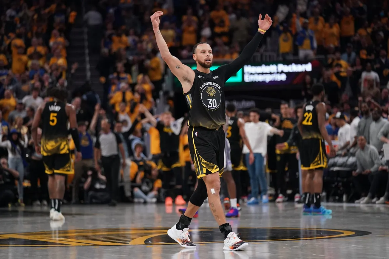 Resumen deportivo: Barcelona gana el duelo por la Liga; Astros superan a Braves; Sixers barren a Nets; Warriors empatan con Kings