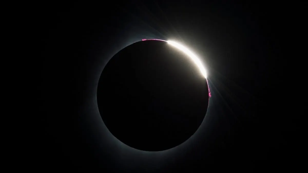 Eclipse solar híbrido, aquí puedes ver la transmisión en vivo