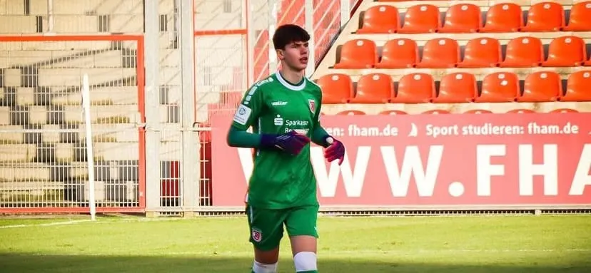 Julian Koye en partido del SSV Jahn Regensburg