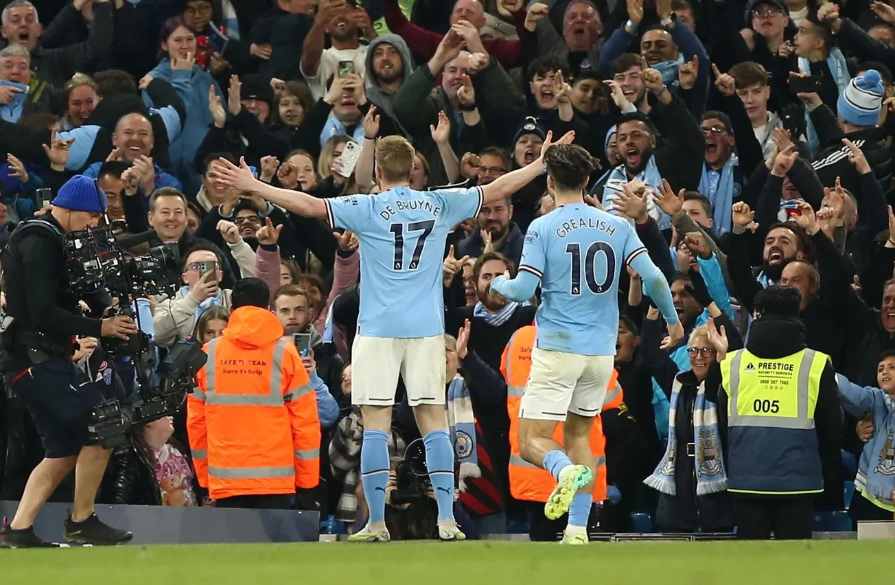 Kevin de Bruyne festeja un gol anotado contra Arsenal en la Premier League