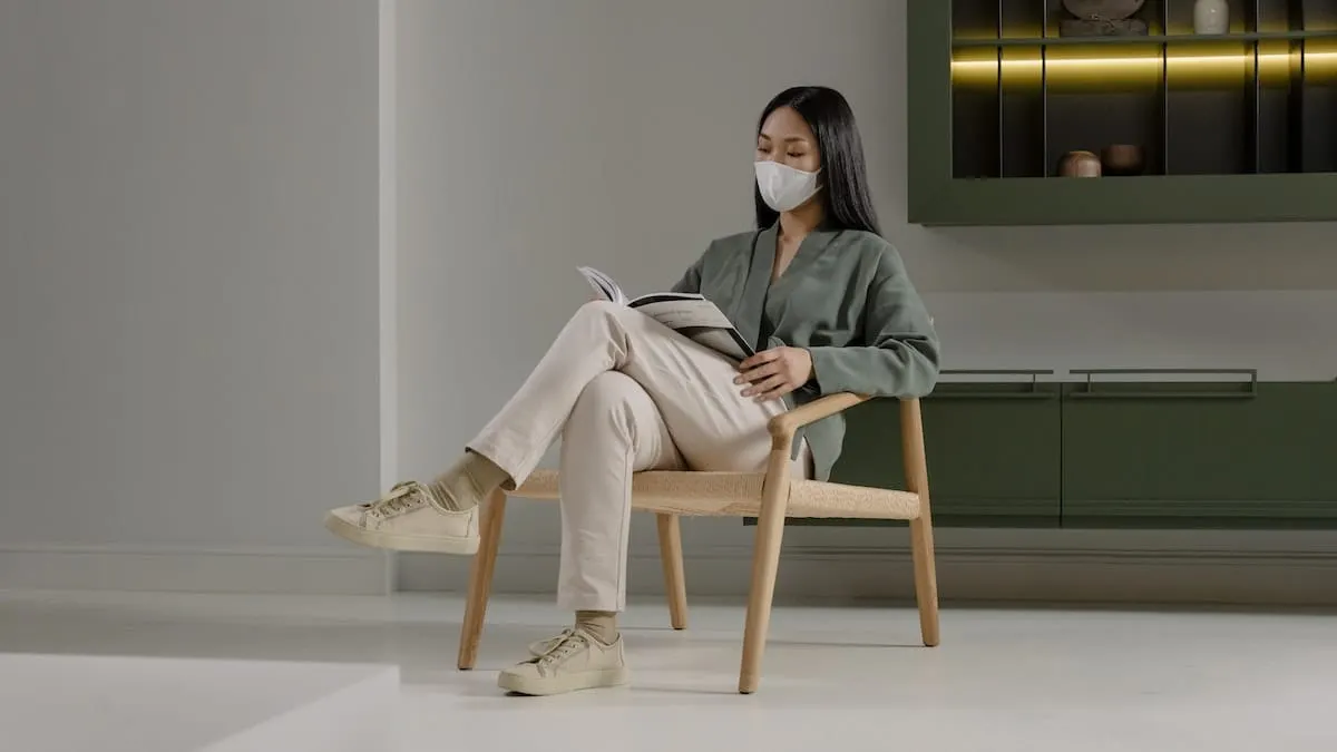 Cuatro formas en que sentarte de piernas cruzadas afecta tu salud