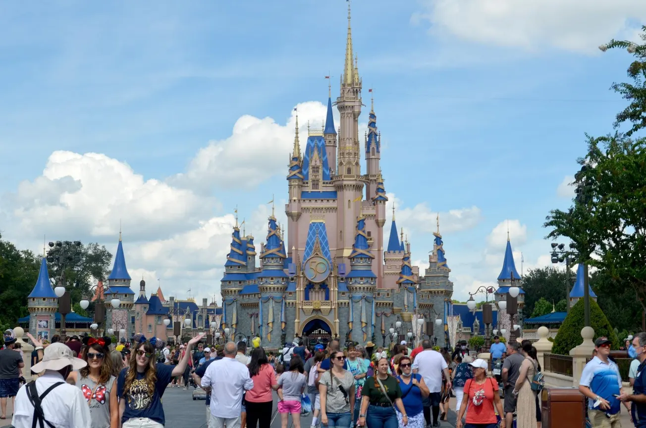 Junta nombrada por DeSantis demanda a Disney
