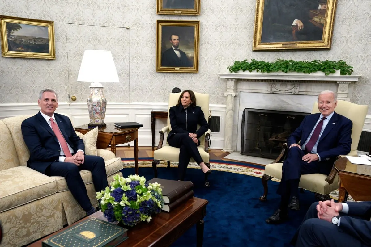 Contra reloj: Biden nombra a dos asesores para avanzar en negociaciones del techo de la deuda